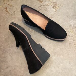 Vionic Willa Wedge Black Suede Lug Sole Slip On Comfort Heel Women’s Size 8